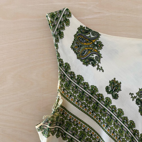 Vintage 1960s sleeveless satin cocktail dress green paisley motif pleated skirt - Picture 5 of 7